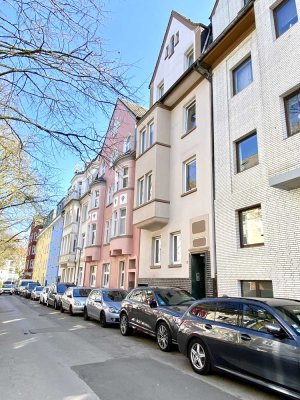 Lifestyle im beliebten Südviertel - charmantes 4-Familienhaus mit Ausbaureserve