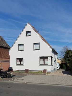 Freistehendes Ein- / Zweifamilienhaus mit viel Platz und versch. Nutzungsmöglichkeiten