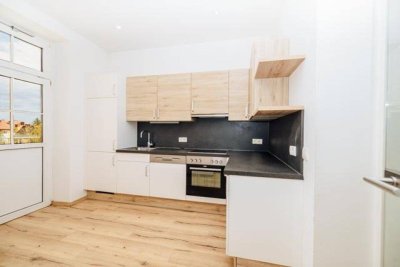 BALKON I BAHNHOFNAHE LAGE I AB SOFORT VERFÜGBAR I WG-GEEIGNET I KOMPLETT SANIERT I 3. OG MIT LIFT I HAUSTIERFREUNDLICH I HELL &amp; FREUNDLICH I MODERNES BADEZIMMER MIT EBENERDIGE DUSCHE I PROJEKT WOHNEN I