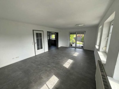 4-Raum-EG-Wohnung mit Terrasse und Garten sowie großer Einbauküche (gegen Ablöse) in Kimratshofen