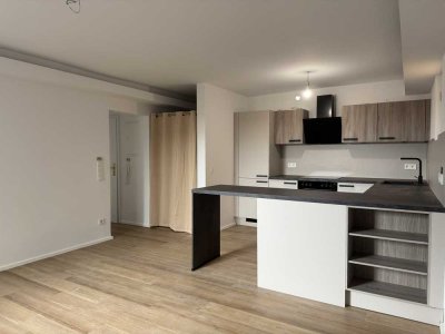 Bezug nach kompletter Modernisierung: 2-Zimmer-Wohnung mit neuer Einbauküche und 27qm Garten!