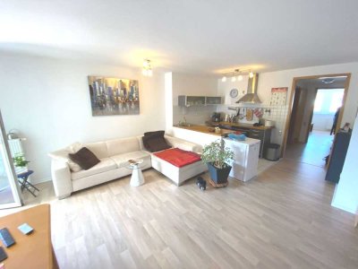Helle und moderne 2 Zimmer Wohnung im Herzen von Dettingen