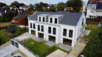 Neubau-Eckhaus mit Panorama-Hanglage, 2 Bäder, Wärmepumpe, Parkett, etc.