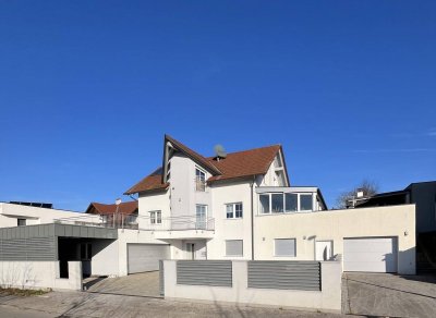 EINMALIGE GELEGENHEIT! Großzügiges Einfamilienhaus mit 2 Doppelgaragen in Steinhaus