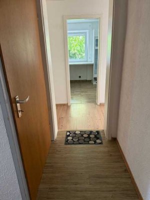 Geschmackvolle 2-Raum-Souterrain-Wohnung mit Terrasse und Einbauküche in Hemmingen