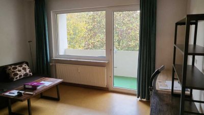 Helle, geräumige 1-Zimmer-Wohnung mit Balkon in ruhiger, naturnaher Lage mitten in der Neustadt