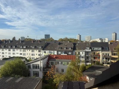 Charmante 2-Zimmer-Wohnung mit Mansardenzimmer im Herzen von Rüttenscheid – teilmöbliert