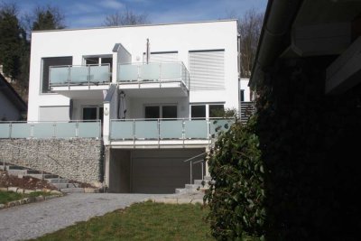 Schöne neuwertige 3- Zimmer Wohnung (ca. 100 qm / KfW 55) mit Südterrasse in Passau - Hals