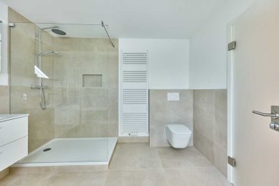 Erstbezug nach Kernsanierung - charmante 2-Zimmer-Dachgeschosswohnung mit Stellplatz!