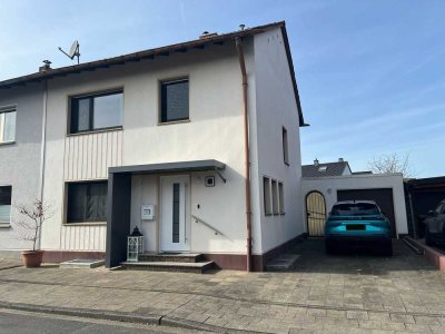 Preiswerte, sanierte 4-Raum-Doppelhaushälfte in Bedburg