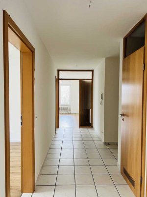 Innenstadt! Helle und sehr schöne 3-Zimmer-Wohnung mit TG-Stpl. und Terrasse zu vermieten!