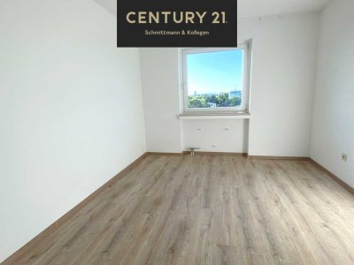 Stilvoll modernisierte 3,5-Zimmer-Wohnung mit Balkon, Aufzug und Stellplatz