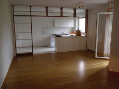 GROSSZÜGIGES, RUHIGES 1-ZIMMER-APPARTEMENT MIT SÜD-LOGGIA