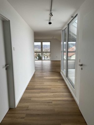 Frisch kernsanierte 3-Zimmer-DG-Wohnung