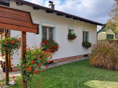 Einfamilienhaus mit Vollkeller in ruhiger Lage !