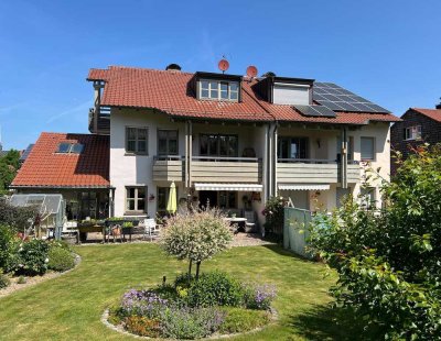 ATTRAKTIVE DOPPELHAUSHÄLFTE MIT SONNIGEM GARTEN UND EINZELGARAGE