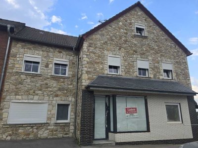 Ladengeschäft (58m²+Bad+Küche) 3 Zimmer 750€ Kalt. OG+DG Wohnung 4 Zimmer (86m²+Bad+Küche) 800€ Kalt