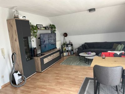 Freundliche 2-Zimmer-DG-Wohnung mit Balkon und Einbauküche in Osterhofen