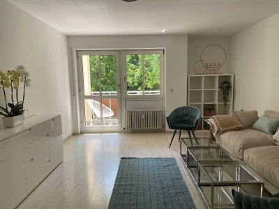 Schwabing: möblierte ruhige 3-Zimmer Wohnung mit 2 Balkonen in guter Lage