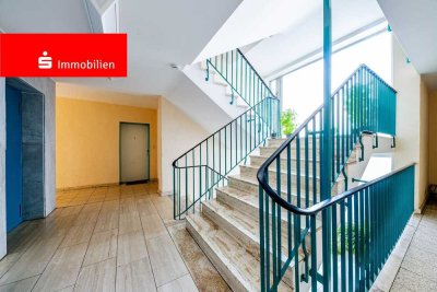 Steinbach (Taunus): Helle Etagenwohnung mit Blick ins Grüne