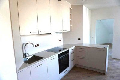 Komplett renovierte 2 Zimmer Wohnung in Essingen