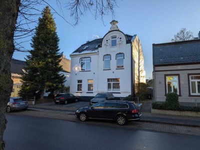 Stilvolles Wohnen in Innenstadtnähe - sanierte 3-Zimmer-Wohnung im OG inkl. PKW-Stellplatz