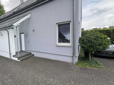 Rheinberg-Orsoy: Nette Mieter für schicke, moderne Doppelhaushälfte mit Terrasse gesucht.