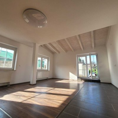 Helle Souterrain-3-Zimmer-Wohnung mit Garten, Carport und Stellplatz