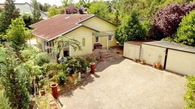 Uetze - Eltze - bezauberndes Einfamilienhaus mit mehreren Garagen - sehr ruhige Lage