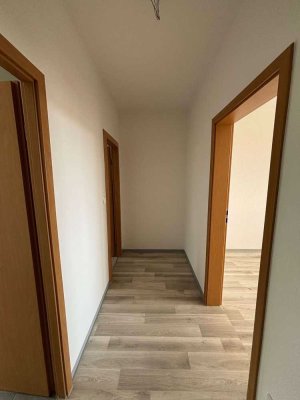 Frisch Renovierte 2-RWE mit Balkon zum 01.07.