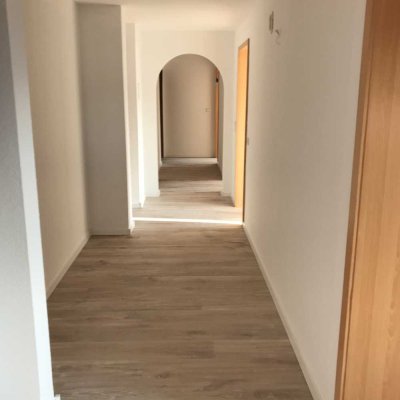 Sanierte, schöne 2,5-Zimmer-Wohnung mit Einbauküche und Terasse in Niedernhall