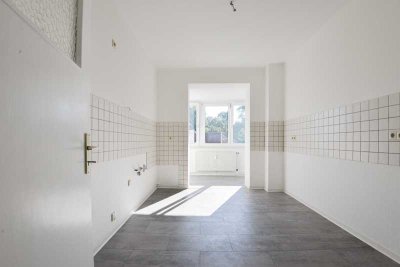 NEU renovierte 3-Raumwohnung mit Loggia und hochwertigem Fußboden