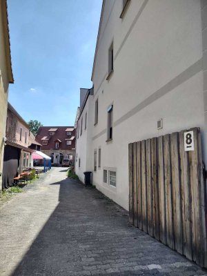 Wunderschöne 2-Zimmer-EG-Wohnung in zentraler, grüner Lage in Burgebrach!