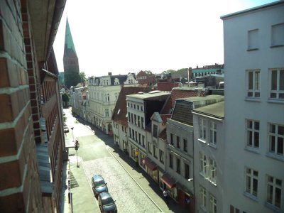 Studenten u. WG Leute aufgepasst: HL top City Lage , saniert, 2 separate Zimmer, EBK und Bad, Terr.