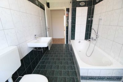 Helle 3 Raum Wohnung Nähe der Uniklinik mit Tageslichtbad & Abstellraum - Ab sofort bezugsbereit