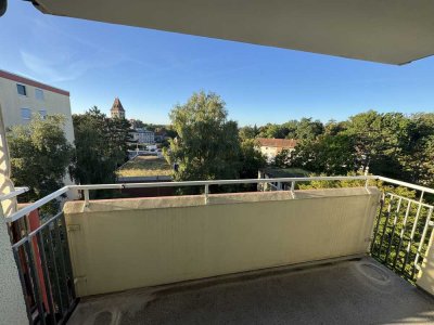 Helle 2-Zimmer-Wohnung mit wunderschönem Schlossblick