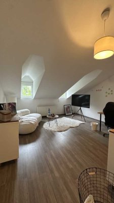 Freundliche 2-Zimmer-Wohnung mit Balkon und Einbauküche in Offenbach