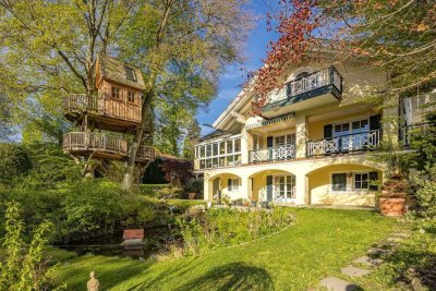 Klassisches Landhaus mit Einliegerwohnung, Edelstahlpool und parkähnlichem Garten