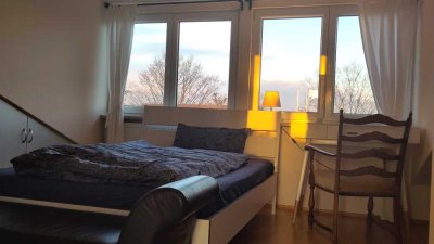 Vollmöblierte, lichtdurchflutete 2-Zimmer-Wohnung in ruhiger Lage mit guter Anbindung