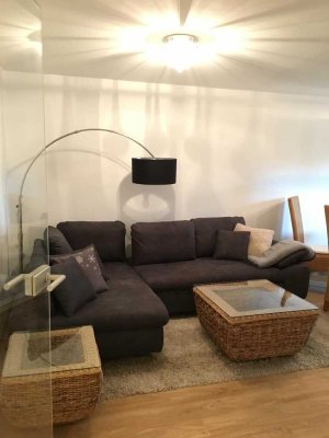 Schöne möblierte 2 Zi. EG-Wohnung mit Terrasse in Unterföhring