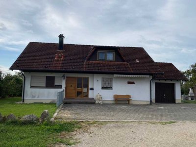 Schöne Eigentumswohnung in einem Zweifamilienhaus im DG zu vermieten