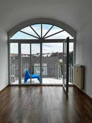 2,5-Zimmer-DG-Wohnung mit gehobener Innenausstattung und 2 Balkonen