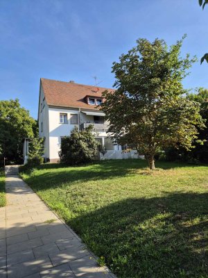 Erstbezug nach Sanierung mit Balkon: Geschmackvolle 4-Zimmer-EG-Wohnung mit geh. Innenausstattung