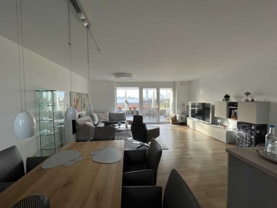 Mderne große Wohnung mit Einbauküche und Balkon