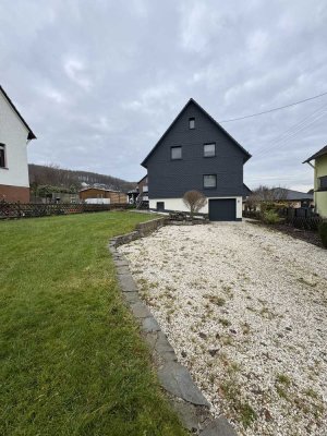 Freistehendes Einfamilienhaus – hochwertig renoviert, mit Garten, Terrasse, Balkon, Keller & Garage