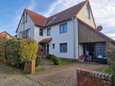 Geräumige 9-Zimmer Wohnung (Doppelhaushälfte) mit Terrasse und Garten in Braunschweig