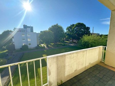 In Uni-Nähe: Wohnung mit Westloggia und Pkw-Stellplatz