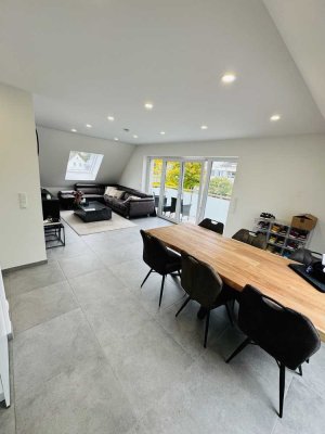 Luxuriöse 2-Zimmer Dachgeschosswohnung in Rheinberg mit EBK, Balkon, Fußbodenheizung und Kühlung