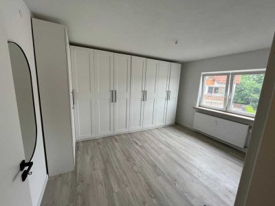 Vollständig renovierte 3-Raum-Wohnung mit Balkon und Einbauküche in Erkenbrechtsweiler-73268