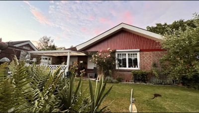 idyllisch gelegener Winkel-Bungalow in Sackgassenlage mit Sauna und großem Garten